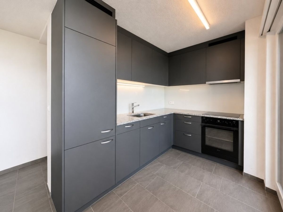 Sonnige 2.5-Zimmerwohnung mit Balkon - 3