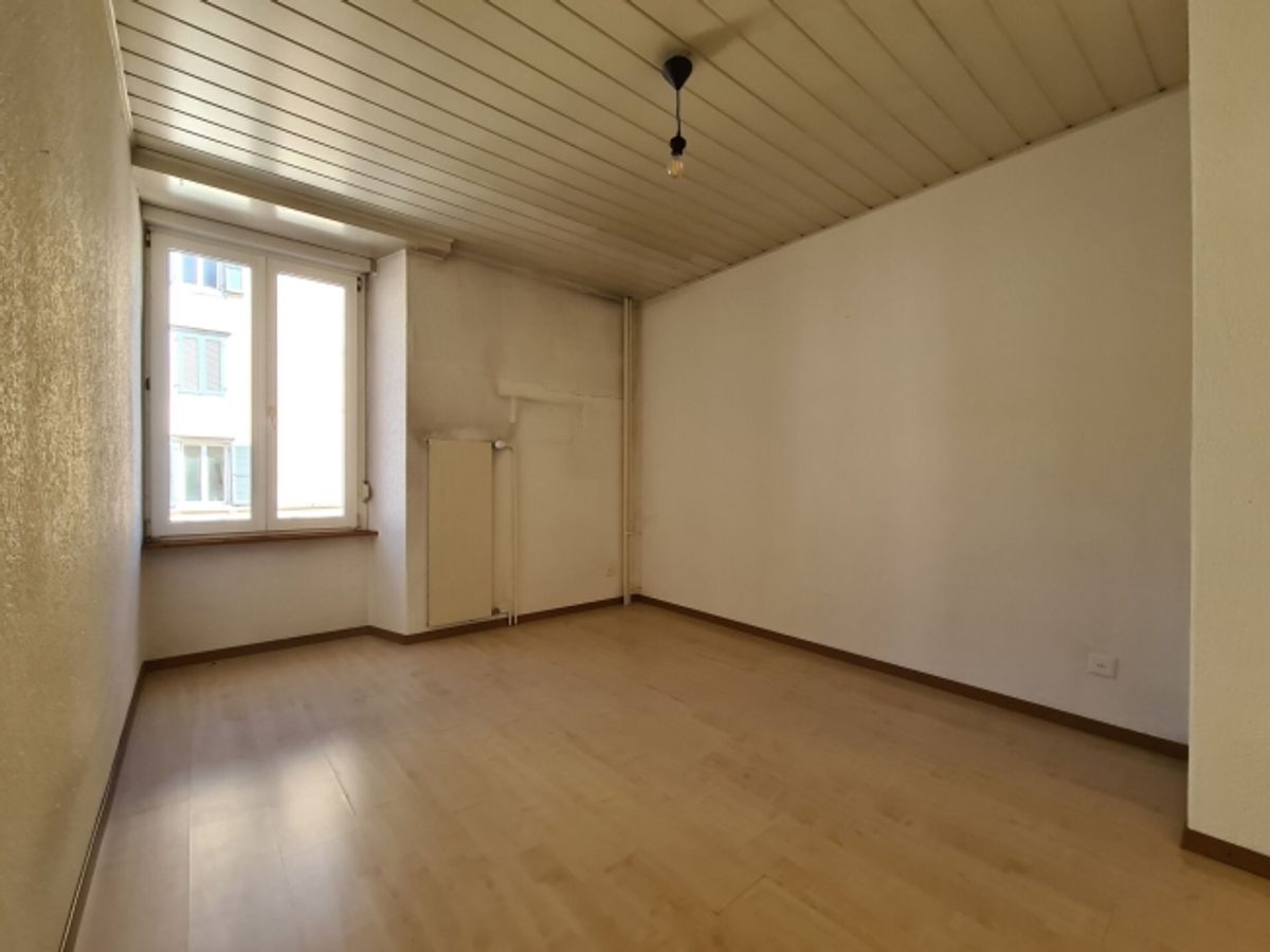 2.5 Zimmerwohnung mit Balkon - 1