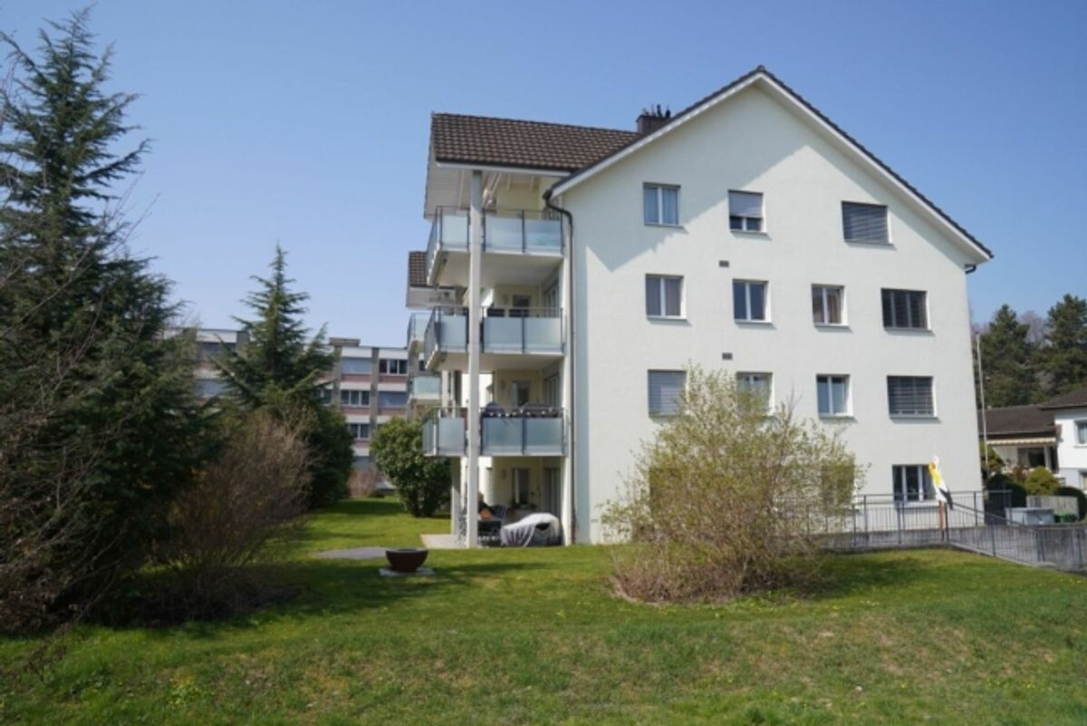 Wunderschöne 4.5-Gartenwohnung im Eigentumsstandard mit Cheminée an sehr ruhiger und südlicher Lage - 0