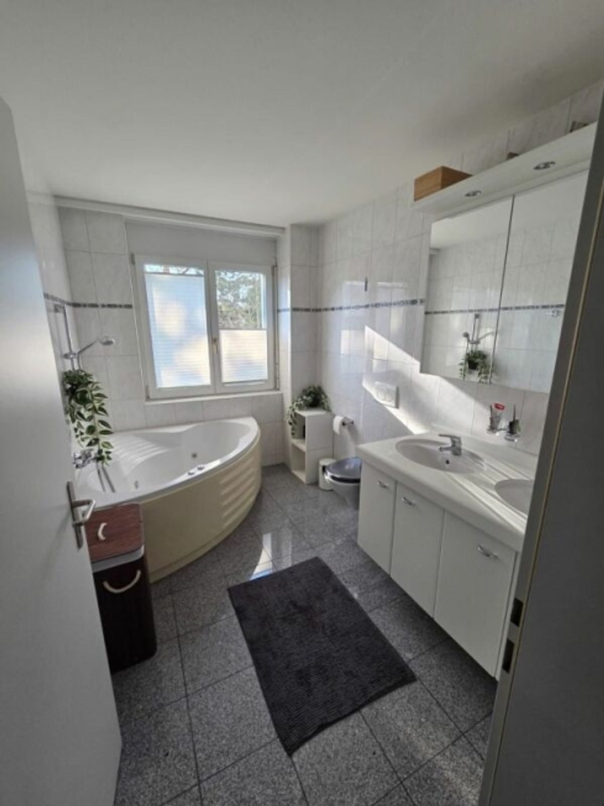 Wunderschöne 4.5-Gartenwohnung im Eigentumsstandard mit Cheminée an sehr ruhiger und südlicher Lage - 5