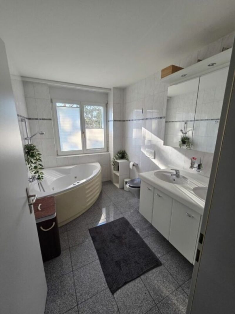 Wunderschöne 4.5-Gartenwohnung im Eigentumsstandard mit Cheminée an sehr ruhiger und südlicher Lage - 6