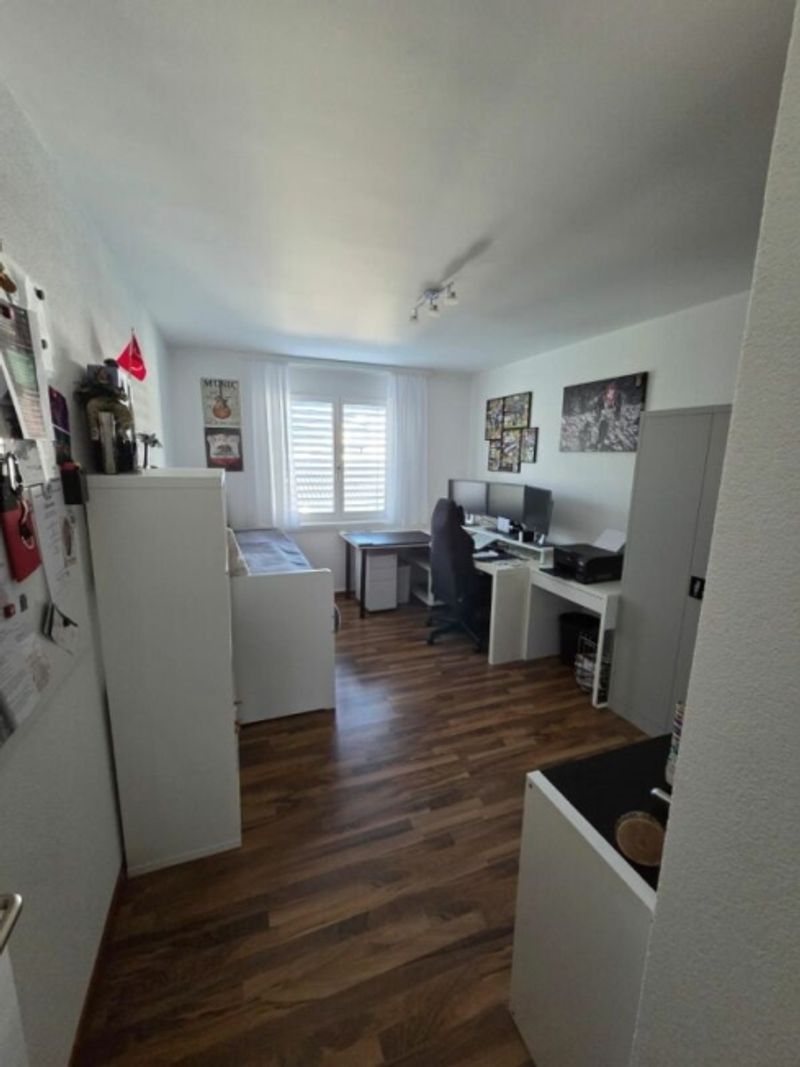 Wunderschöne 4.5-Gartenwohnung im Eigentumsstandard mit Cheminée an sehr ruhiger und südlicher Lage - 9