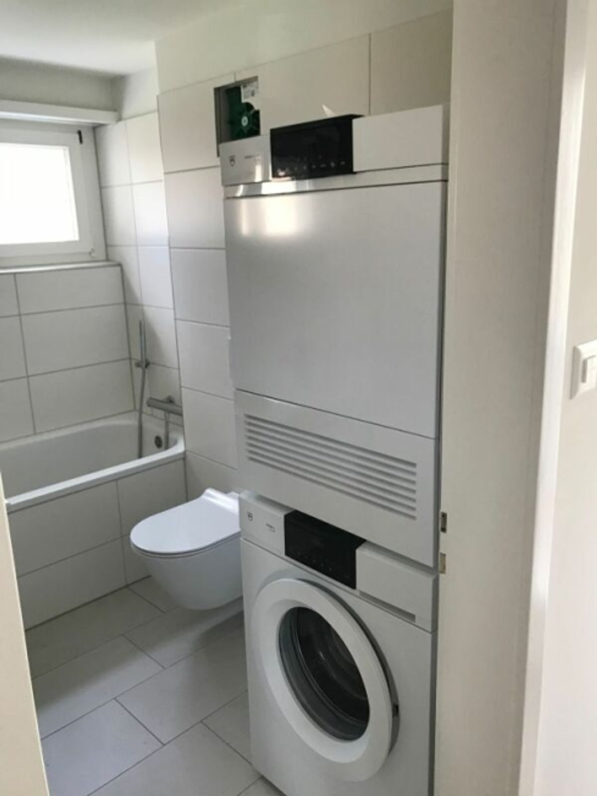 Ruhige Hanglage im Weinberg Exklusive 4-Zimmer-Wohnung mit grosszügigem Parkangebot - 4