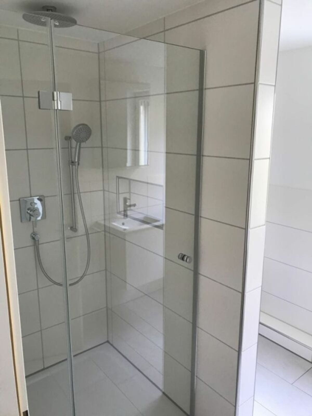 Ruhige Hanglage im Weinberg Exklusive 4-Zimmer-Wohnung mit grosszügigem Parkangebot - 5