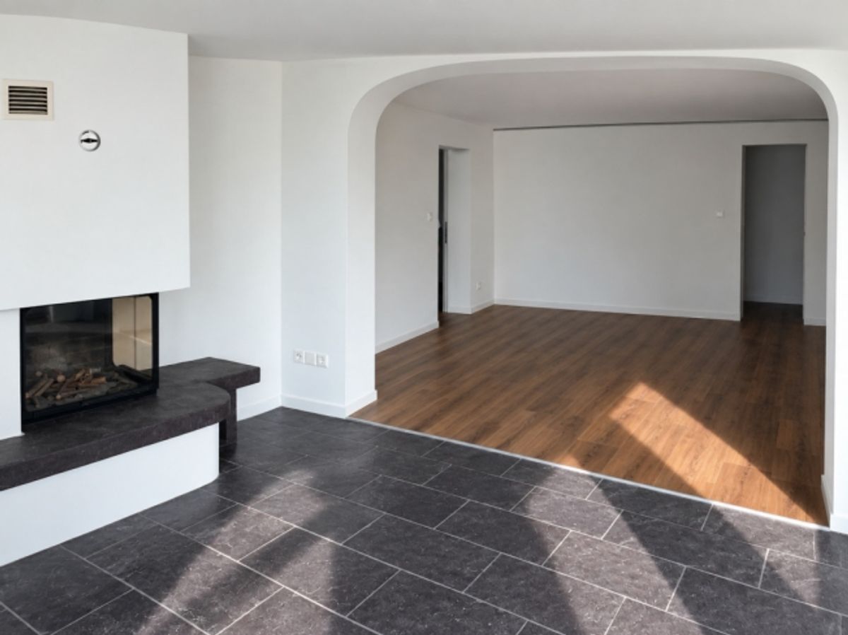 Ruhige Hanglage im Weinberg Exklusive 4-Zimmer-Wohnung mit grosszügigem Parkangebot - 0