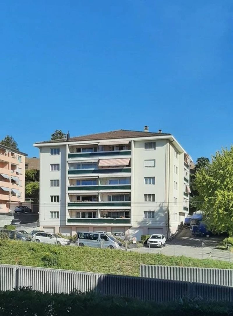 Wunderschöne renovierte 3-Zimmer-Wohnung im 4. Stock. - 1