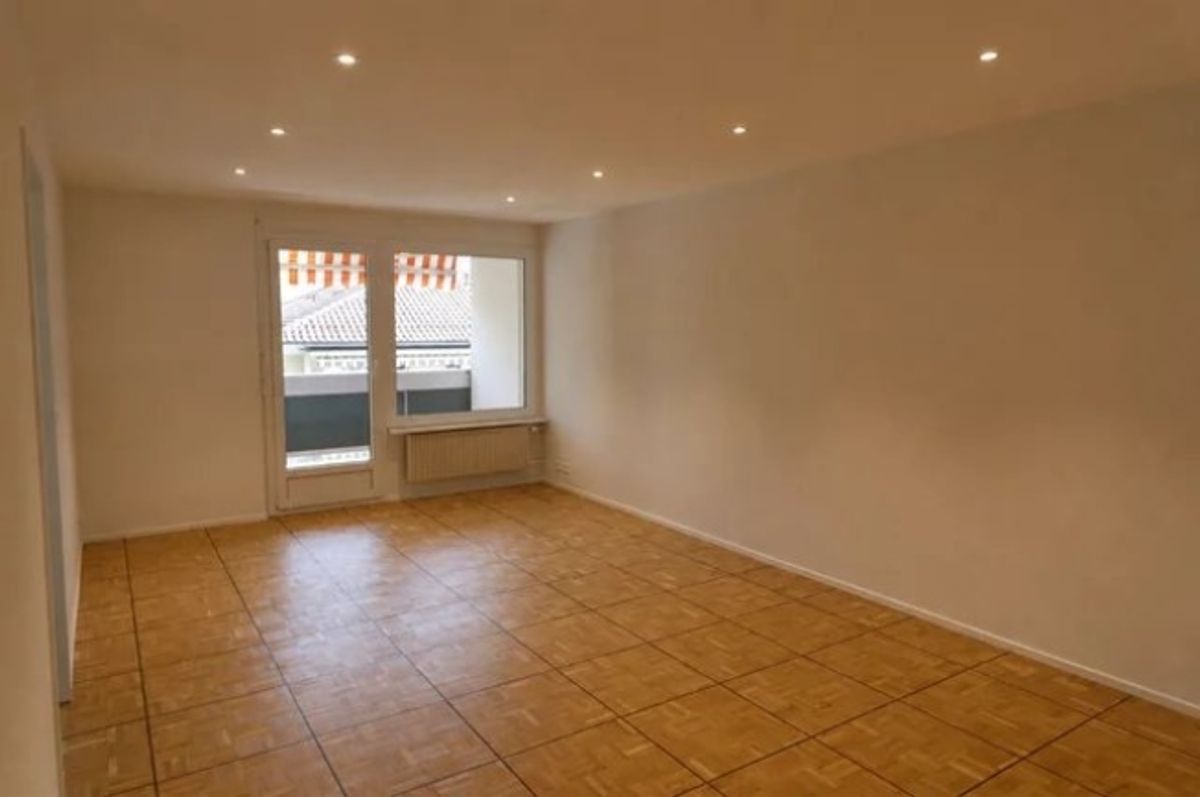 Wunderschöne renovierte 3-Zimmer-Wohnung im 4. Stock. - 1