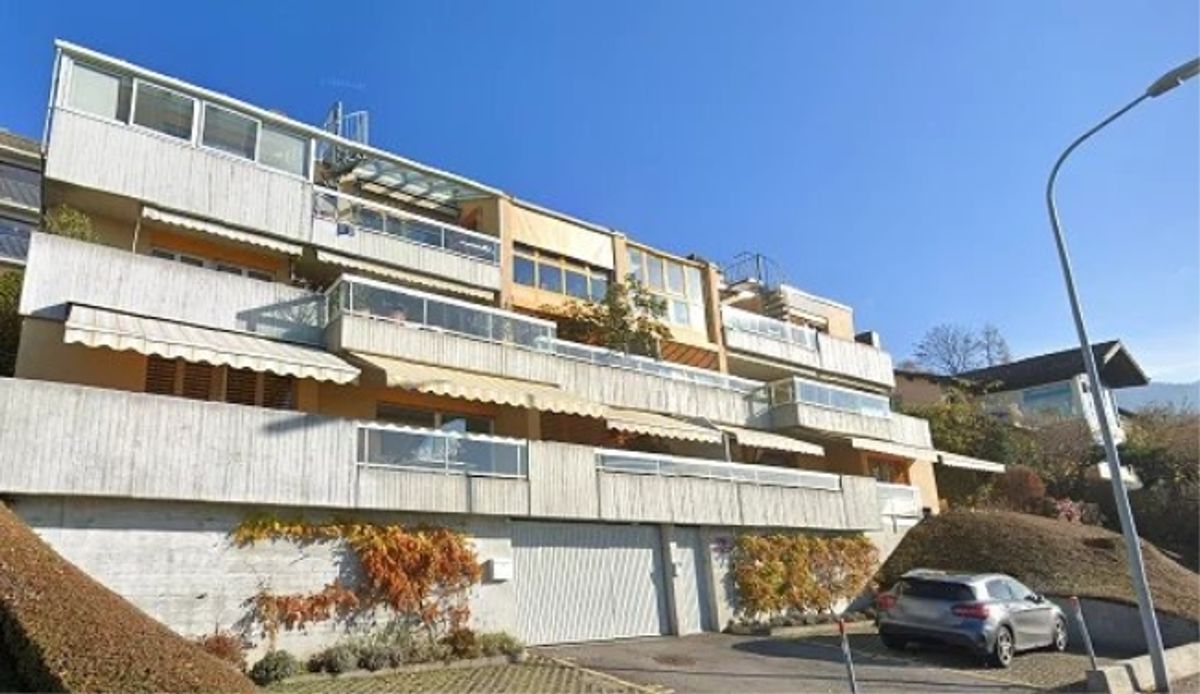 Eine geräumige 3-Zimmer-Wohnung von 120 m² im 2. Stock mit Dach und einem atemberaubenden Blick auf den See. - 0