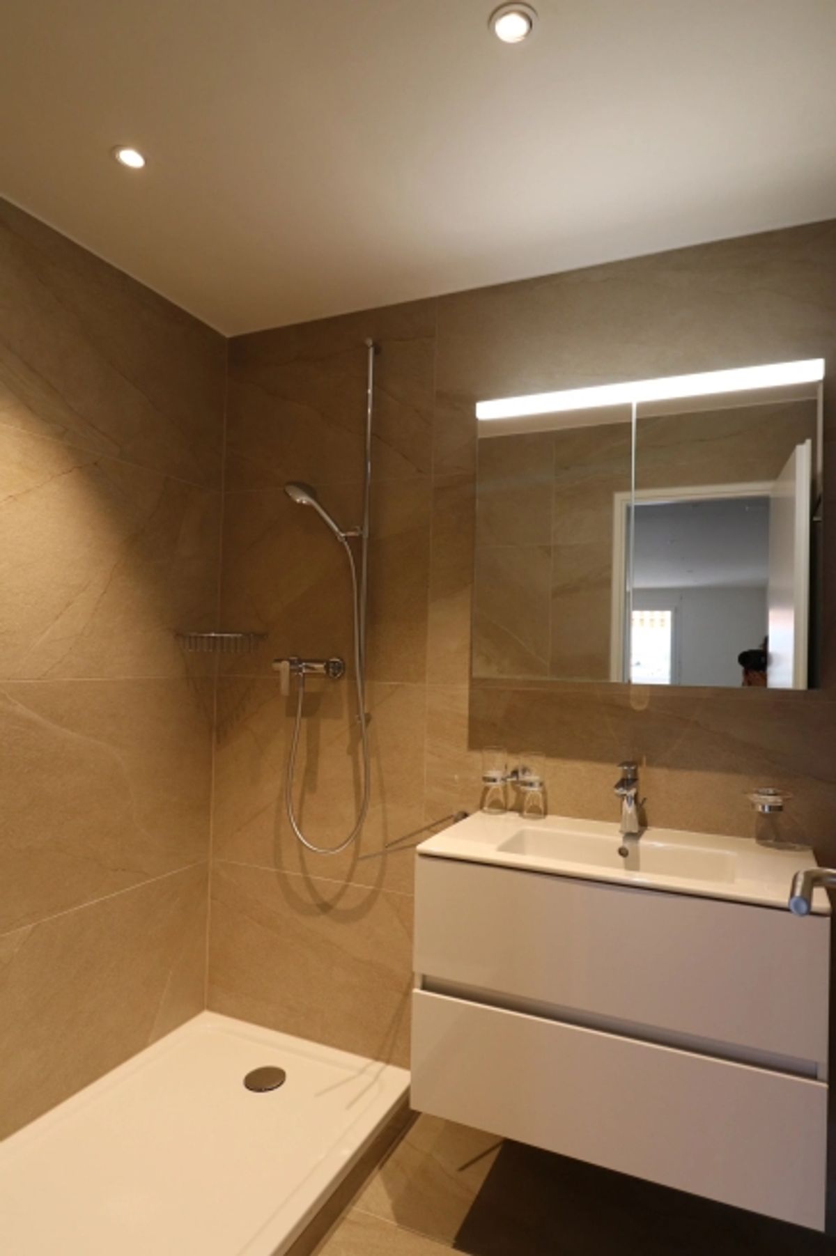 Wunderschöne renovierte 3-Zimmer-Wohnung im 4. Stock. - 5
