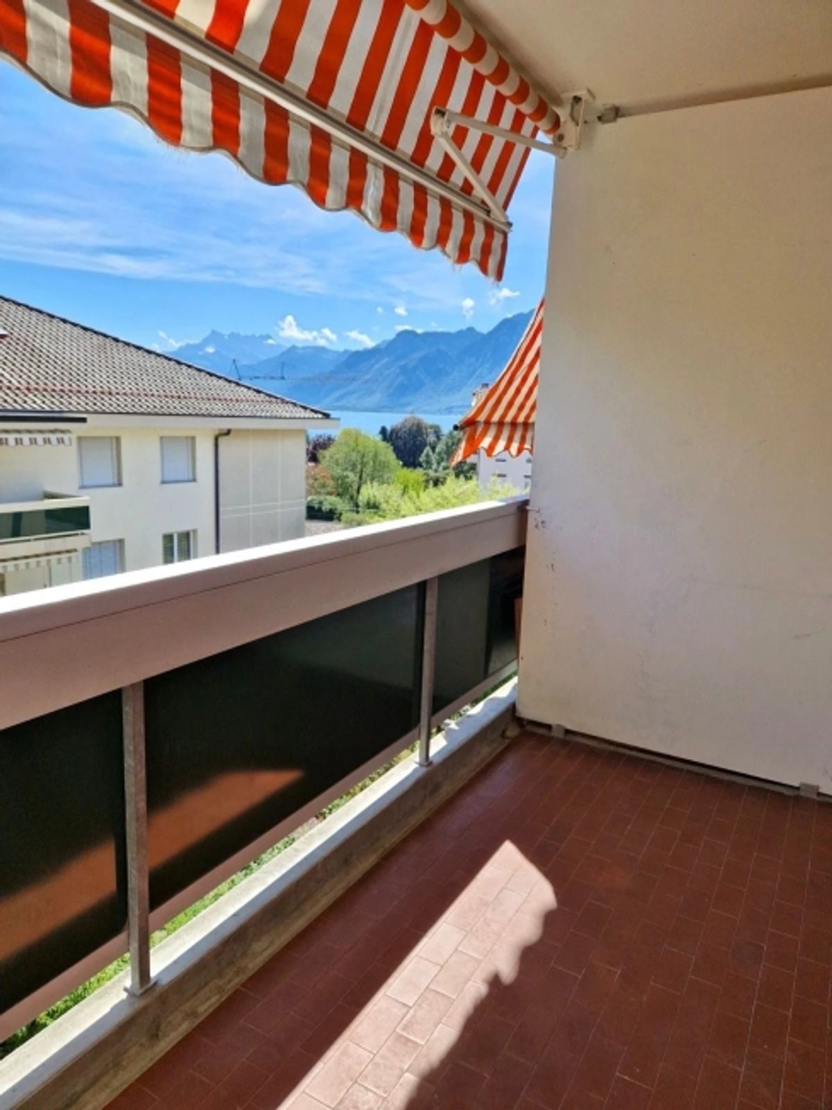Wunderschöne renovierte 3-Zimmer-Wohnung im 4. Stock. - 6