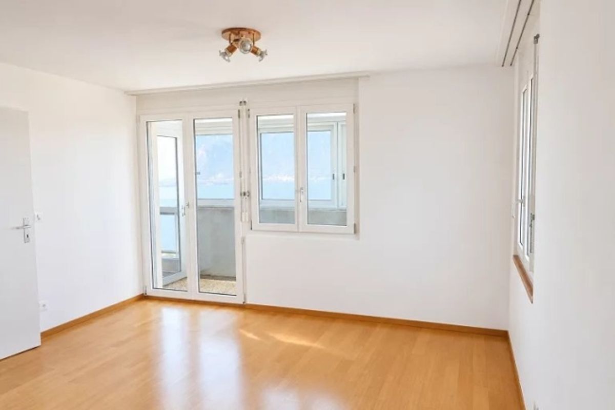 Eine geräumige 3-Zimmer-Wohnung von 120 m² im 2. Stock mit Dach und einem atemberaubenden Blick auf den See. - 3