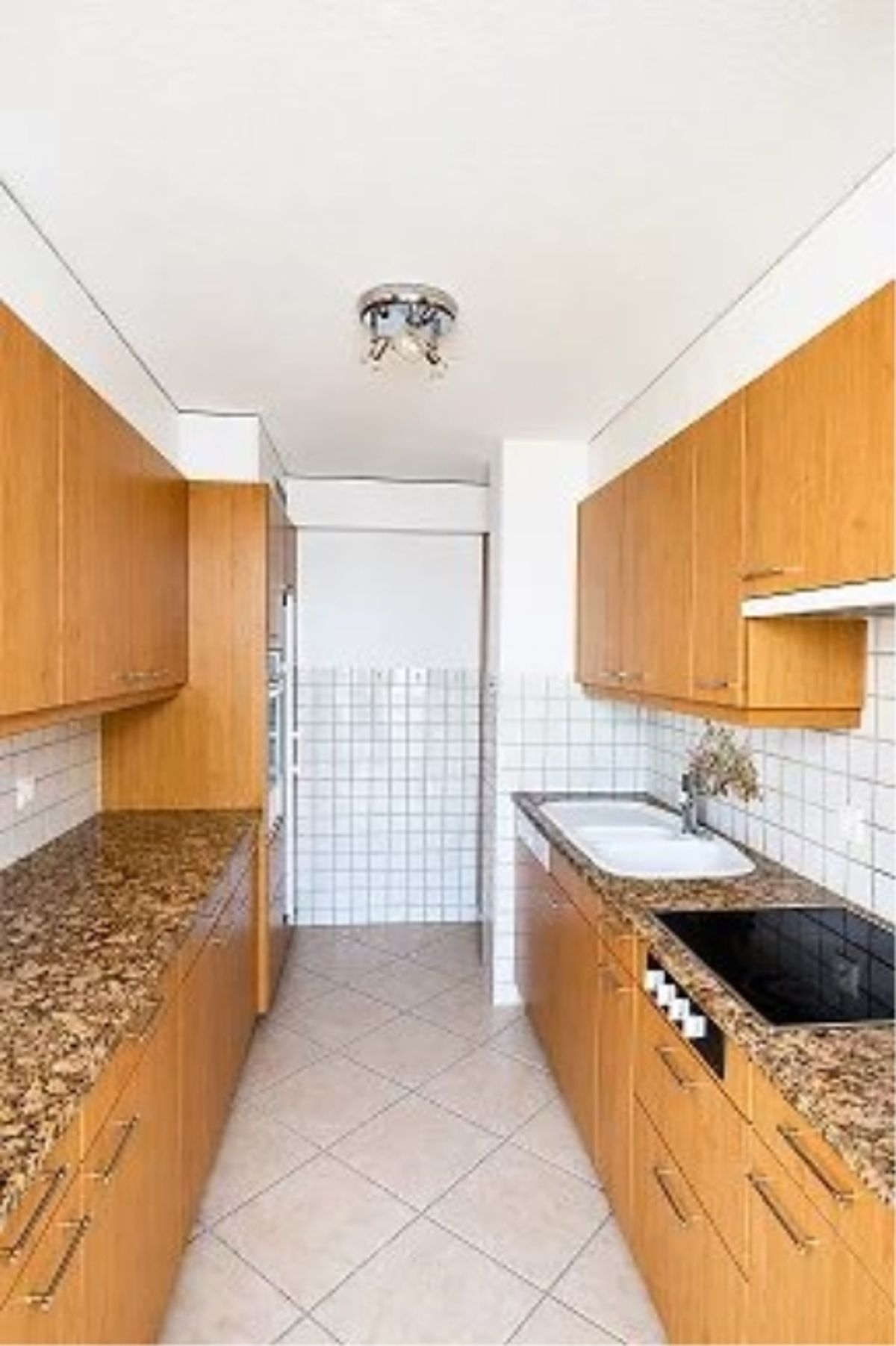 Eine geräumige 3-Zimmer-Wohnung von 120 m² im 2. Stock mit Dach und einem atemberaubenden Blick auf den See. - 4