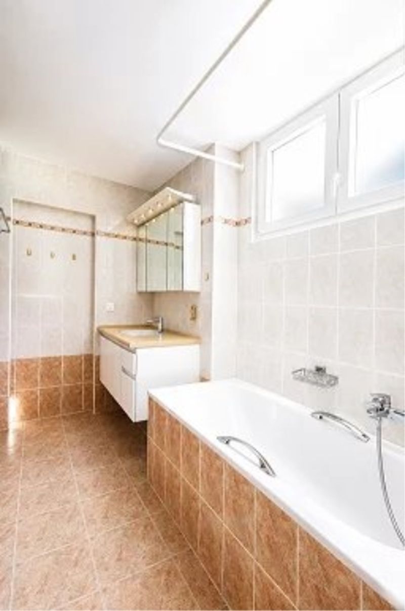 Eine geräumige 3-Zimmer-Wohnung von 120 m² im 2. Stock mit Dach und einem atemberaubenden Blick auf den See. - 6