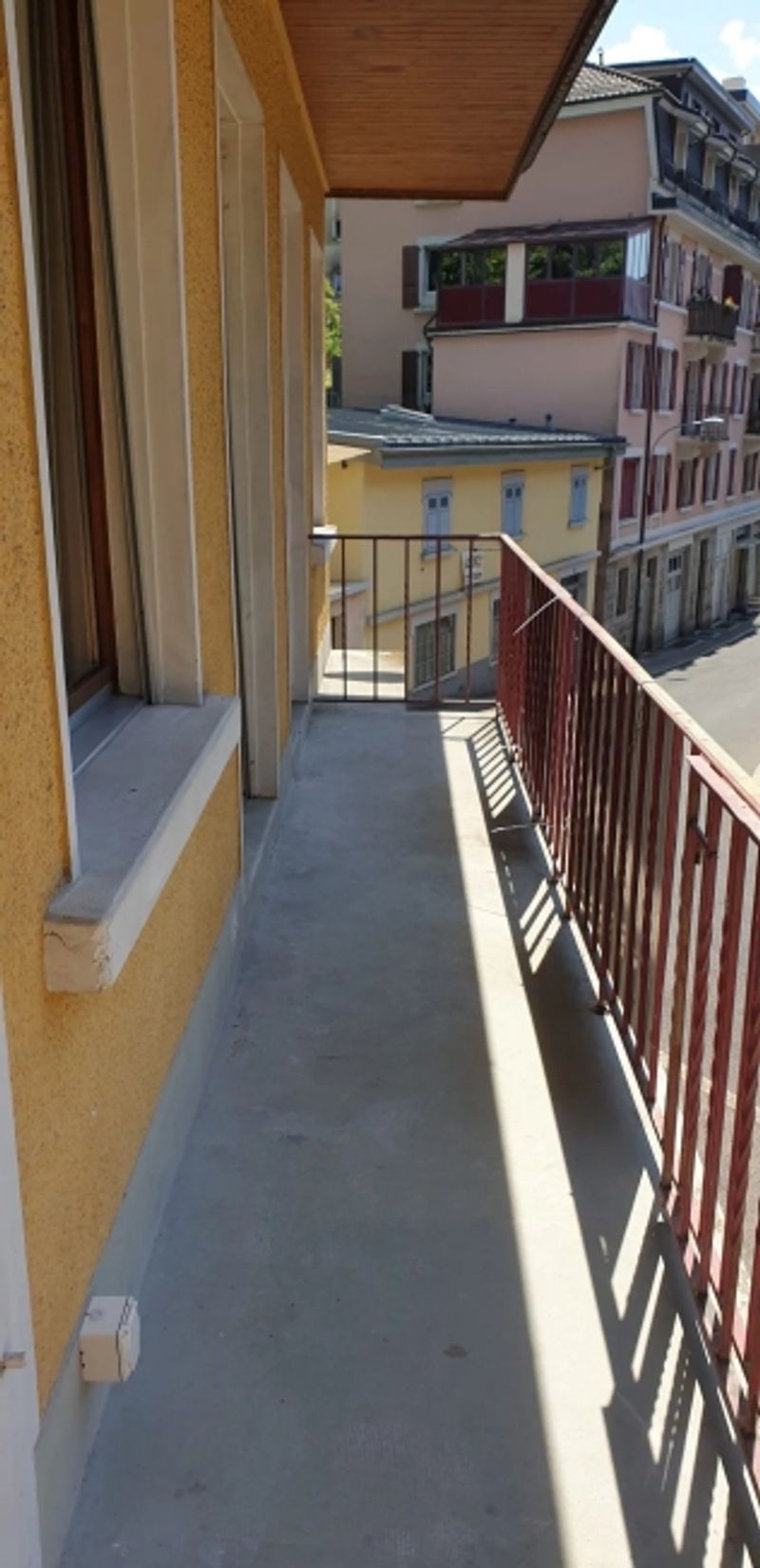 Eine 2-Zimmer-Wohnung im ersten Stock komplett renoviert. - 2