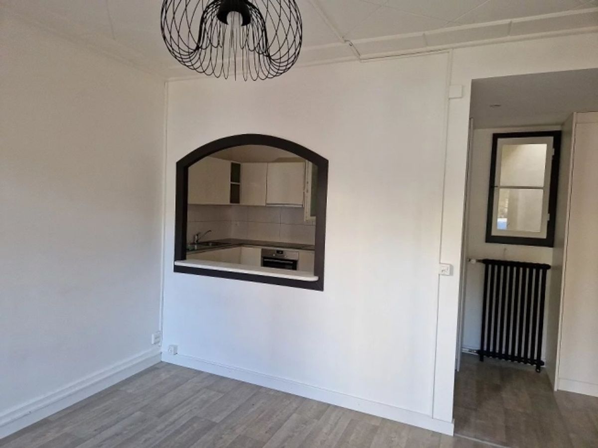 Eine 2-Zimmer-Wohnung im ersten Stock komplett renoviert. - 4