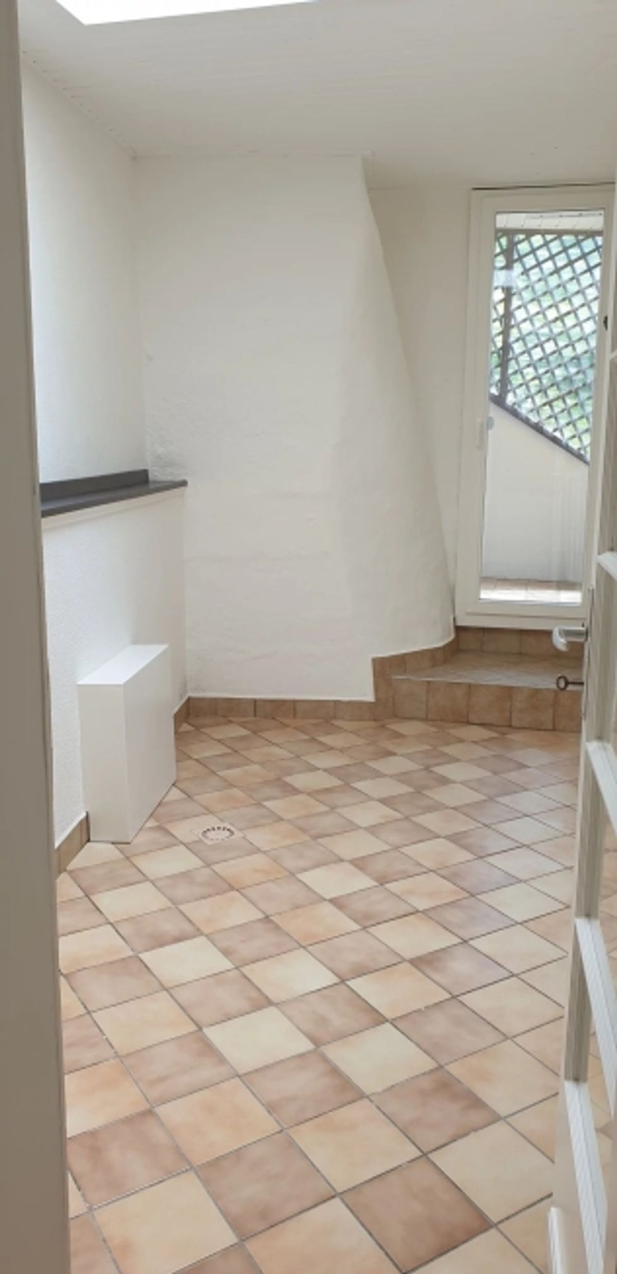 Eine 2-Zimmer-Wohnung im ersten Stock komplett renoviert. - 6