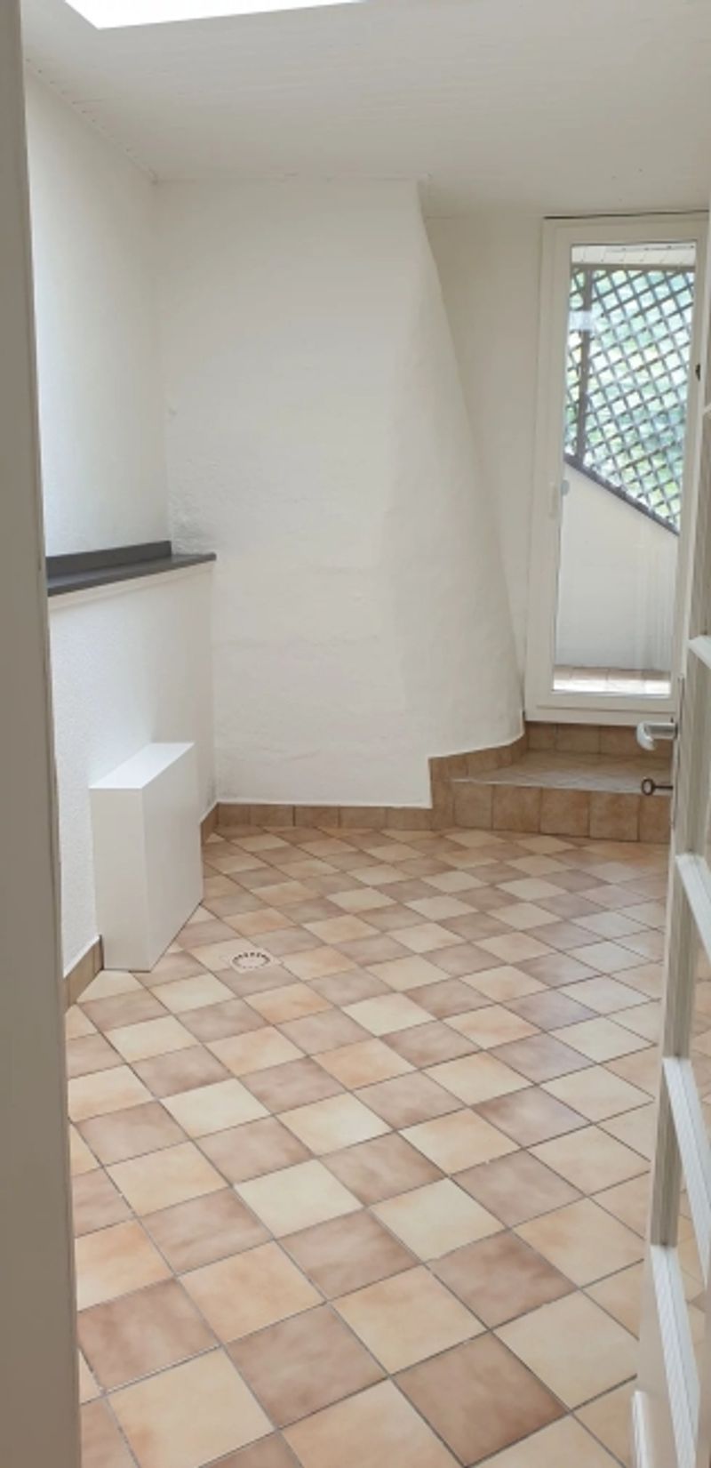 Eine 2-Zimmer-Wohnung im ersten Stock komplett renoviert. - 7