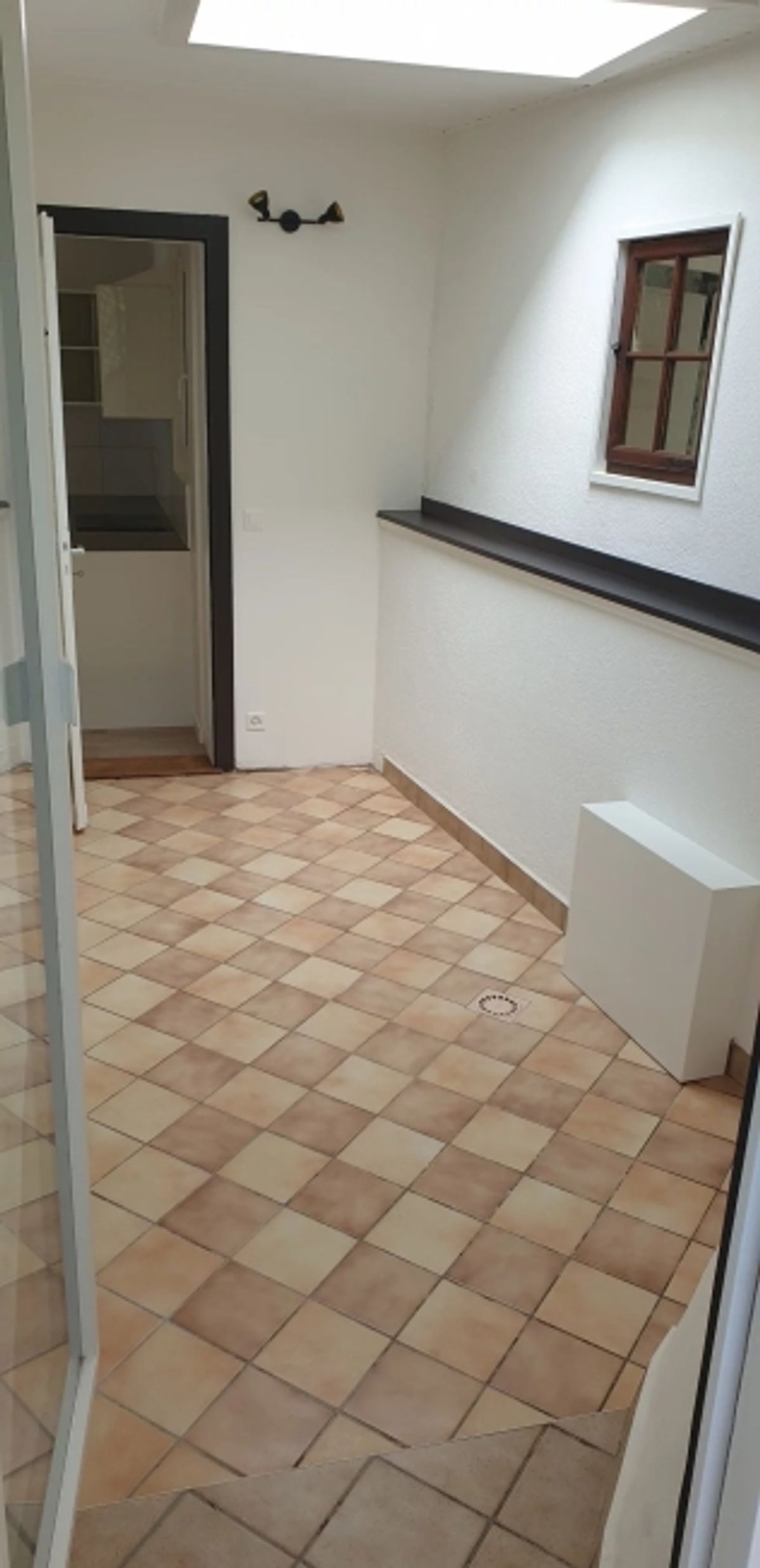 Eine 2-Zimmer-Wohnung im ersten Stock komplett renoviert. - 7