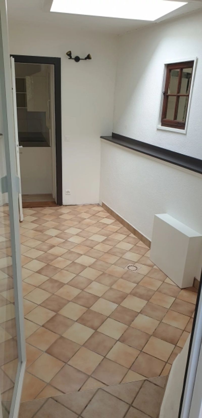 Eine 2-Zimmer-Wohnung im ersten Stock komplett renoviert. - 8