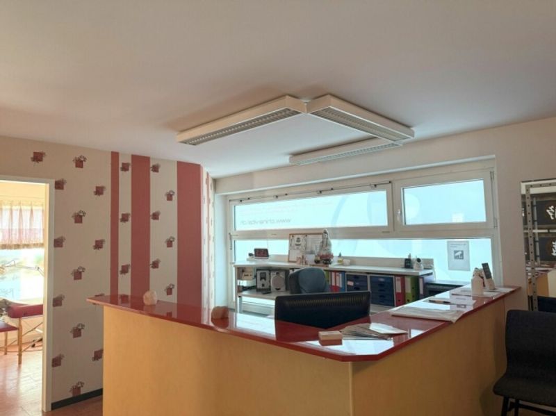 helle und gut eingerichtete Praxis- und Gewerberäumlichkeiten - 6