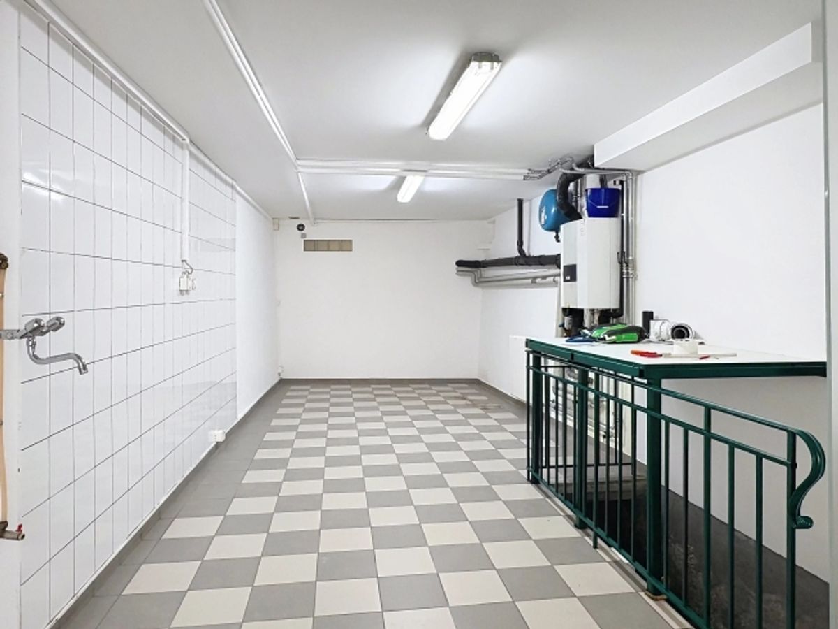 Geschäftsräumlichkeiten im Herzen von Old Clarens, in einem Weinbauerhaus. - 4