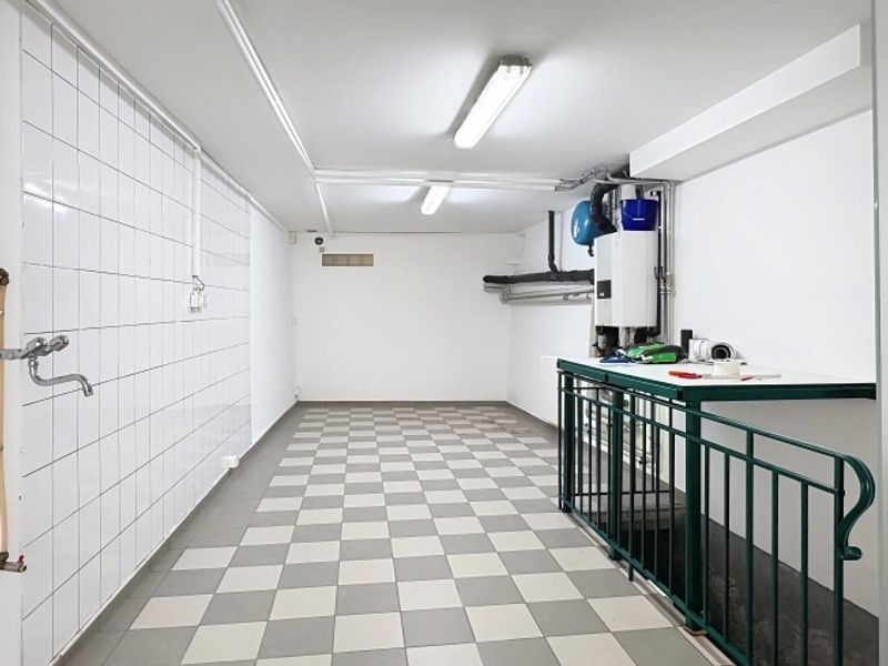 Geschäftsräumlichkeiten im Herzen von Old Clarens, in einem Weinbauerhaus. - 5