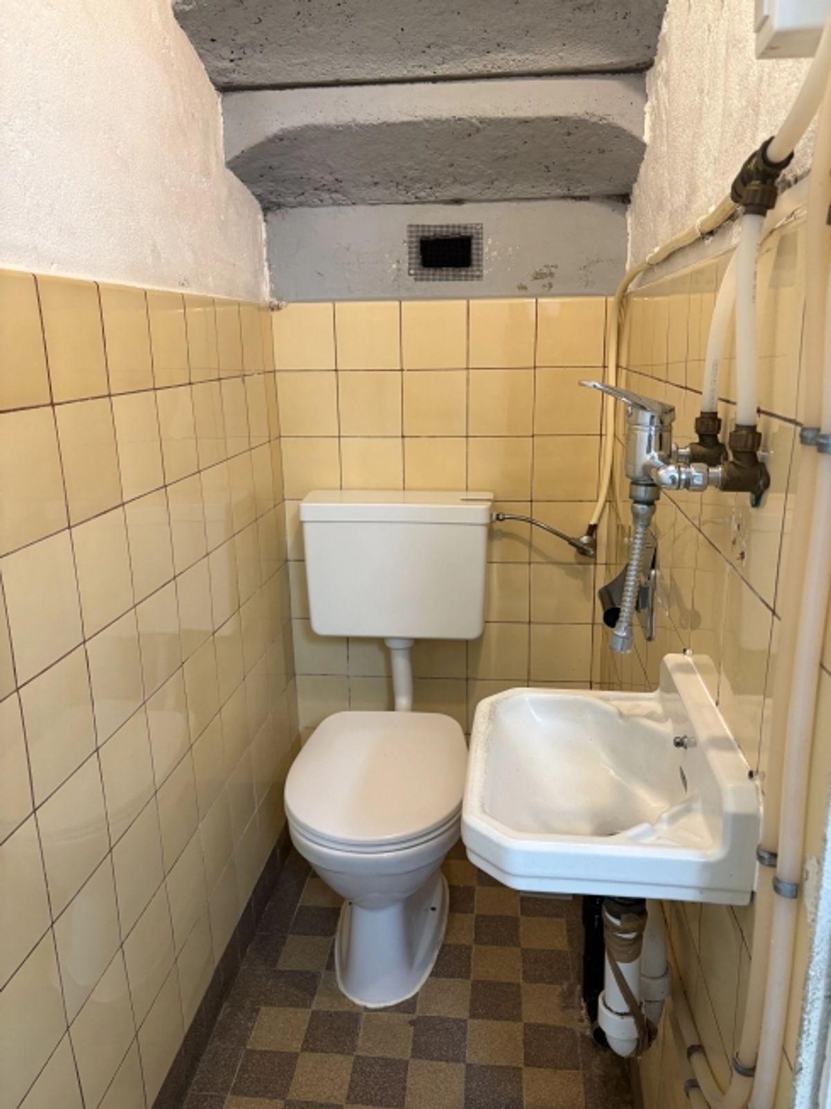 Geschäftsräumlichkeiten im Herzen von Old Clarens, in einem Weinbauerhaus. - 5