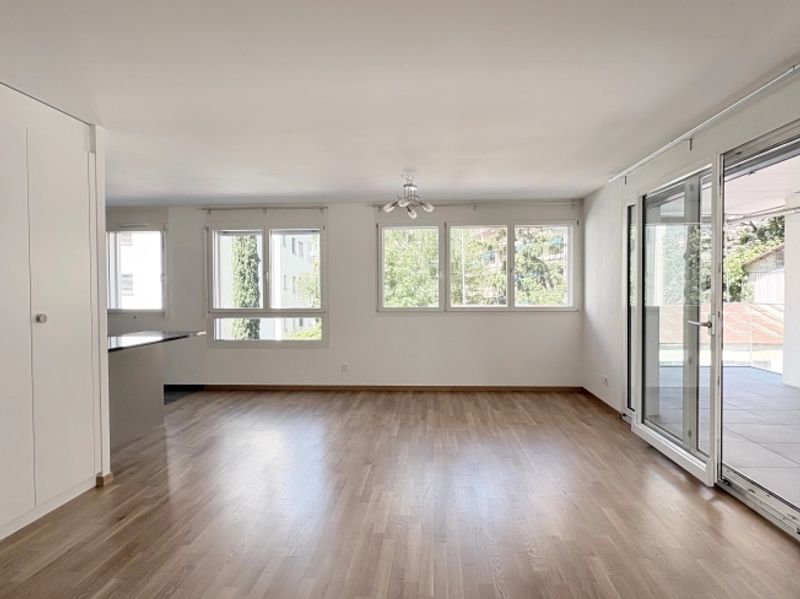 Wunderschöne 4,5-Zimmer-Wohnung, nur einen Steinwurf vom See und allen Annehmlichkeiten entfernt - 3