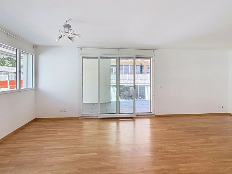 Wunderschöne 4,5-Zimmer-Wohnung, nur einen Steinwurf vom See und allen Annehmlichkeiten entfernt - 4