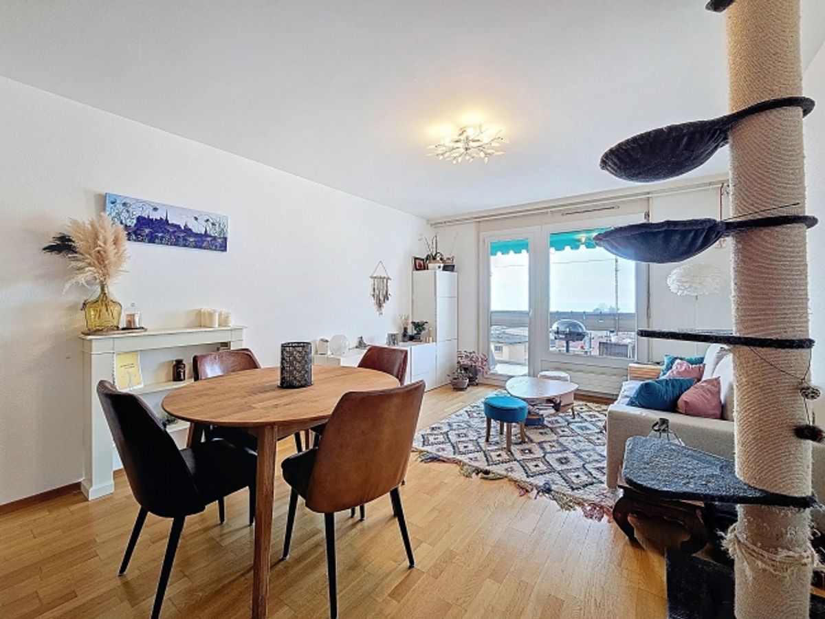 Schöne 3-Zimmer-Wohnung nur einen Steinwurf von den Kais entfernt - 2