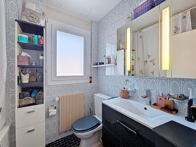 Schöne 3-Zimmer-Wohnung nur einen Steinwurf von den Kais entfernt - 6