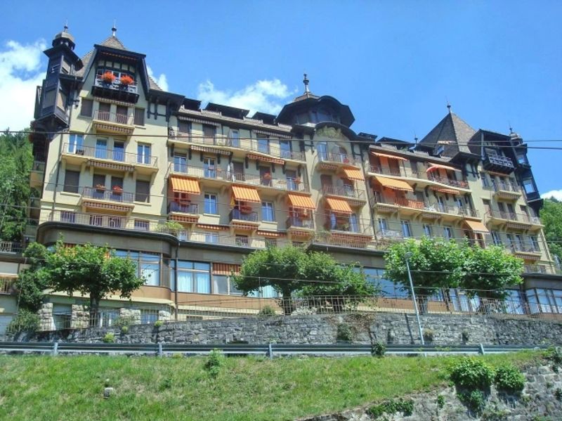 GROSSZÜGIGE 4,5-ZIMMER-WOHNUNG MIT PANORAMABLICK AUF DEN SEE - 1
