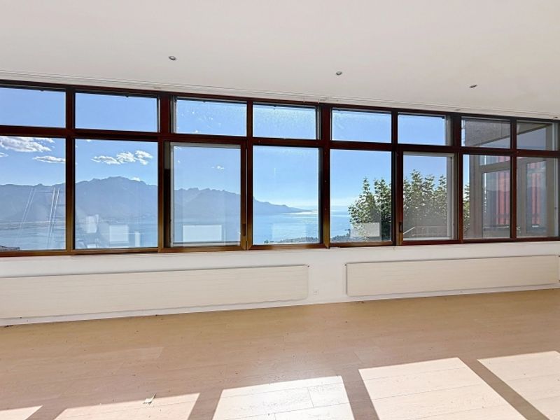 GROSSZÜGIGE 4,5-ZIMMER-WOHNUNG MIT PANORAMABLICK AUF DEN SEE - 2