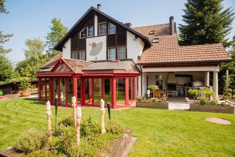 Landvilla mit Wellnessoase und Parkanlage - 1