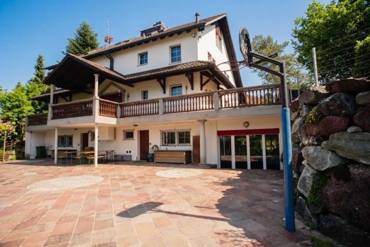 Landvilla mit Wellnessoase und Parkanlage - 1
