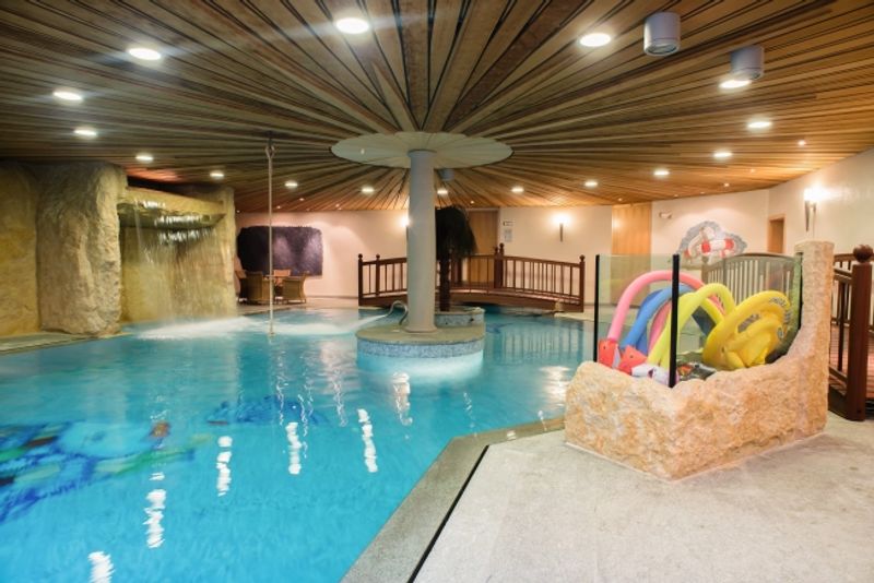 Landvilla mit Wellnessoase und Parkanlage - 8