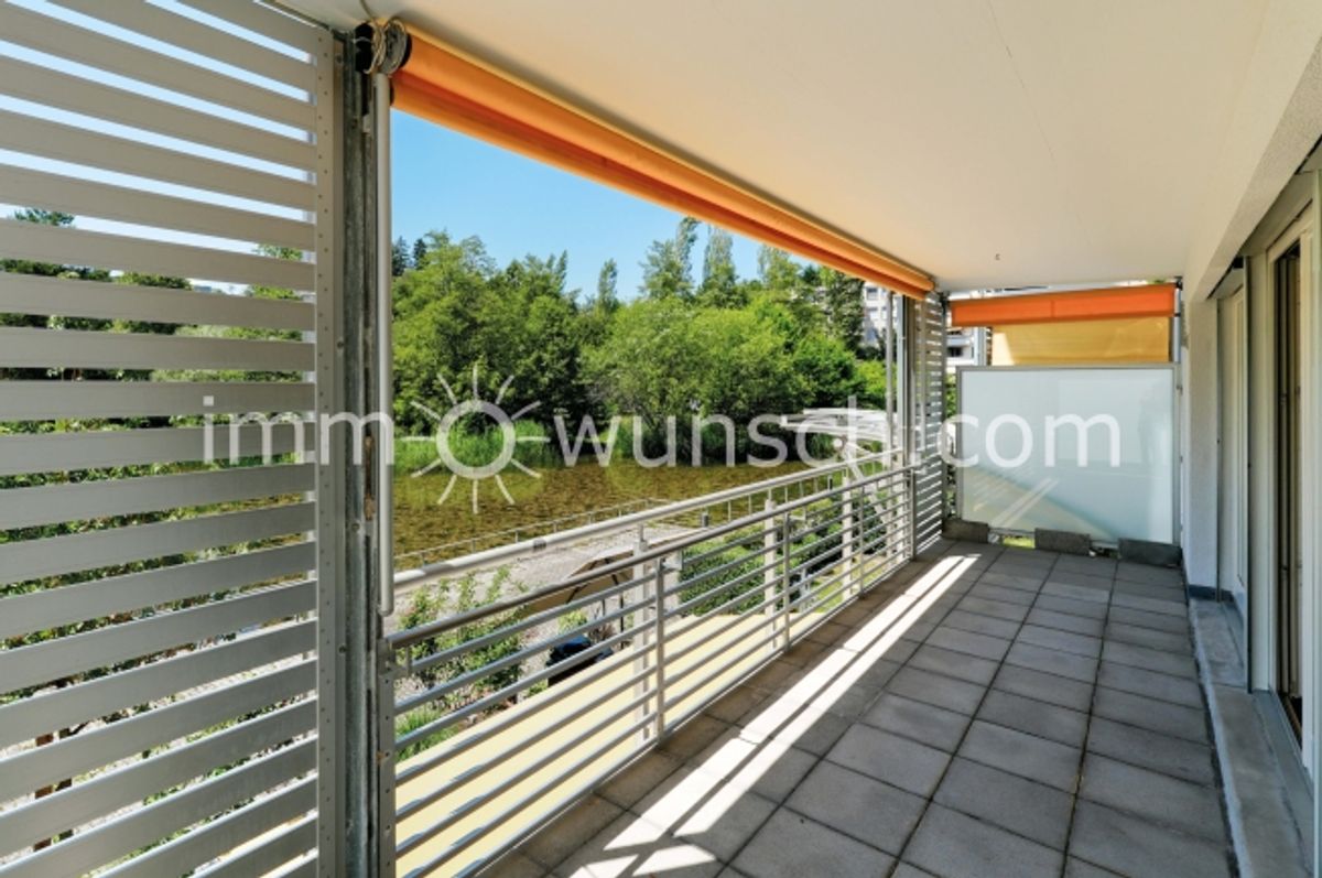 Helle, sowie grosszügige 3 ½ Zi. Eigentumswohnung, mit Hauswirtschaftsraum, gedecktem Balkon und schöner Aussicht auf den Weiher - 1