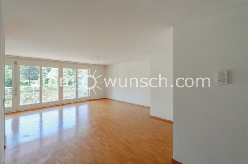 Helle, sowie grosszügige 3 ½ Zi. Eigentumswohnung, mit Hauswirtschaftsraum, gedecktem Balkon und schöner Aussicht auf den Weiher - 4