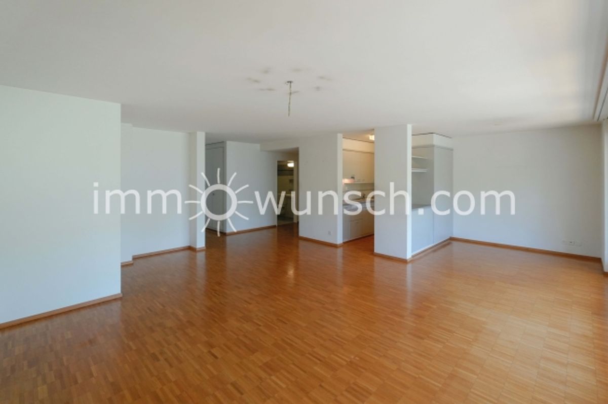 Helle, sowie grosszügige 3 ½ Zi. Eigentumswohnung, mit Hauswirtschaftsraum, gedecktem Balkon und schöner Aussicht auf den Weiher - 5