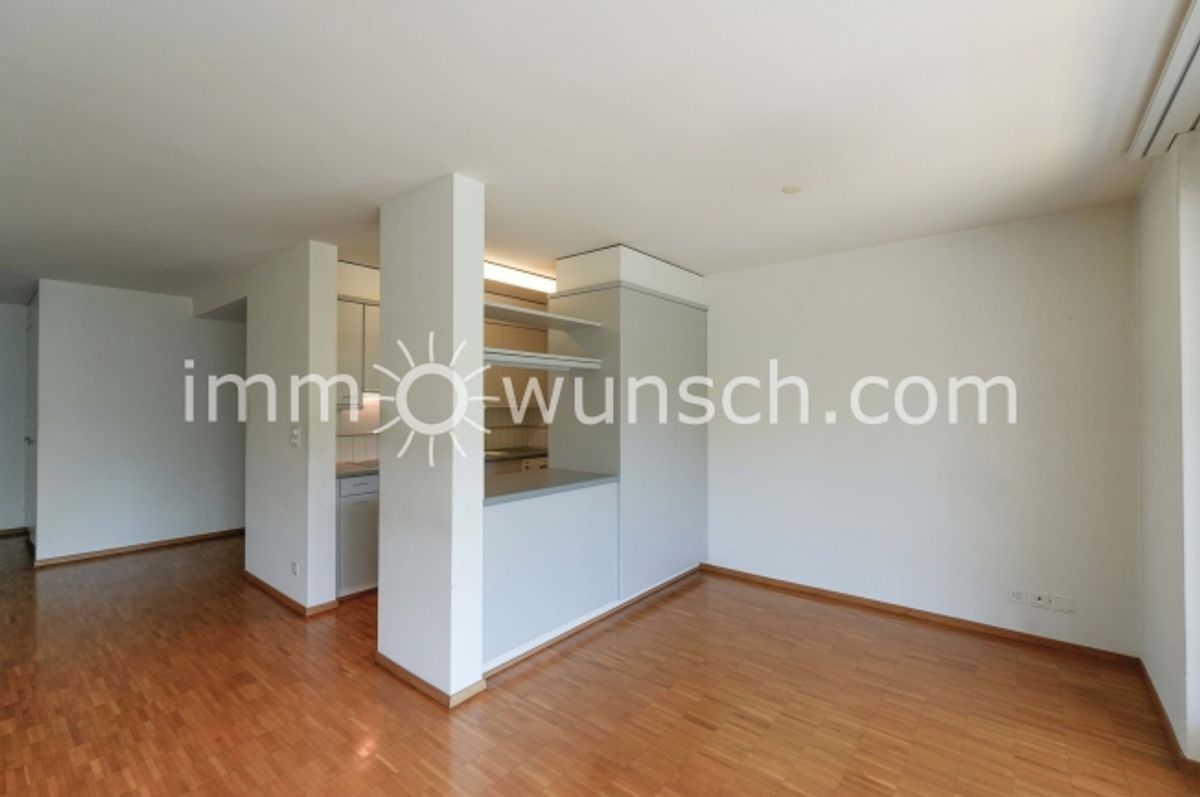 Helle, sowie grosszügige 3 ½ Zi. Eigentumswohnung, mit Hauswirtschaftsraum, gedecktem Balkon und schöner Aussicht auf den Weiher - 6
