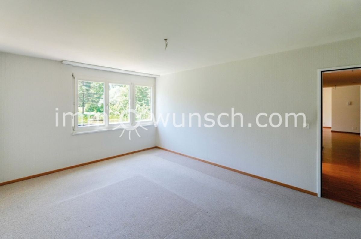 Helle, sowie grosszügige 3 ½ Zi. Eigentumswohnung, mit Hauswirtschaftsraum, gedecktem Balkon und schöner Aussicht auf den Weiher - 7