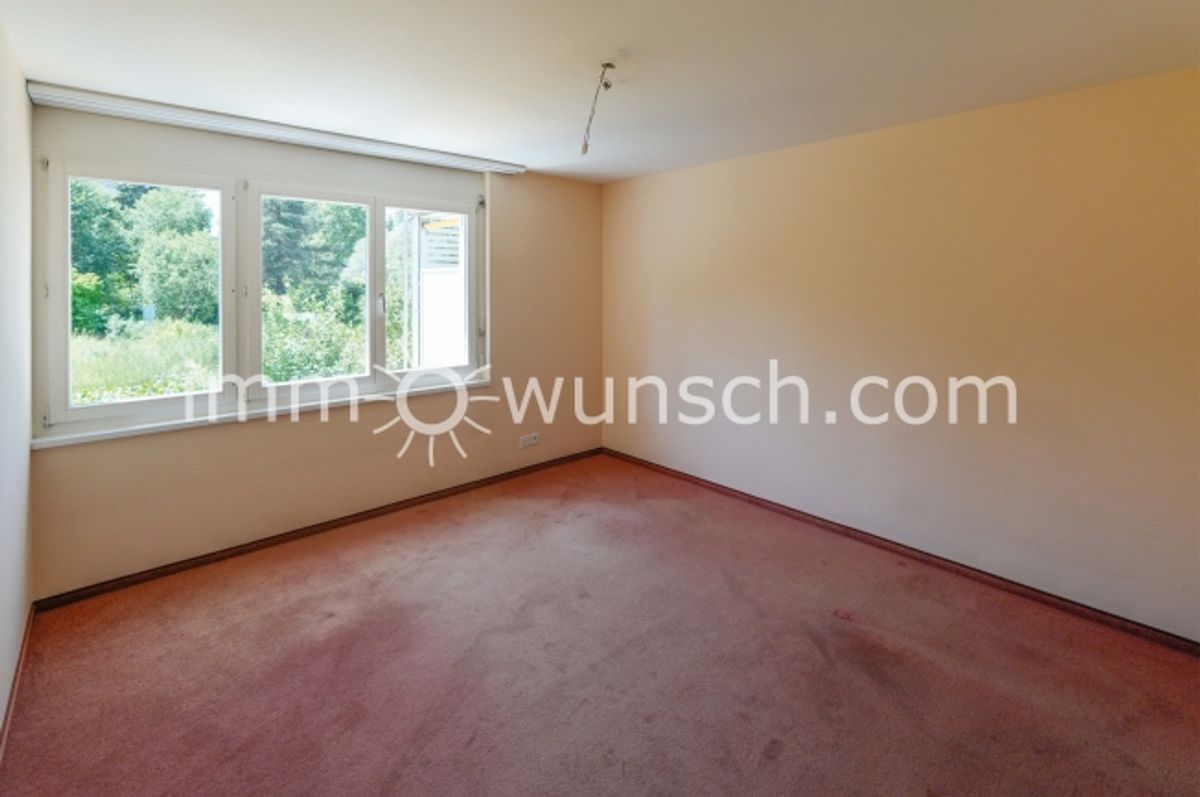 Helle, sowie grosszügige 3 ½ Zi. Eigentumswohnung, mit Hauswirtschaftsraum, gedecktem Balkon und schöner Aussicht auf den Weiher - 9