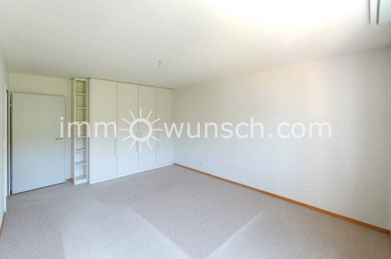 Helle, sowie grosszügige 3 ½ Zi. Eigentumswohnung, mit Hauswirtschaftsraum, gedecktem Balkon und schöner Aussicht auf den Weiher - 12