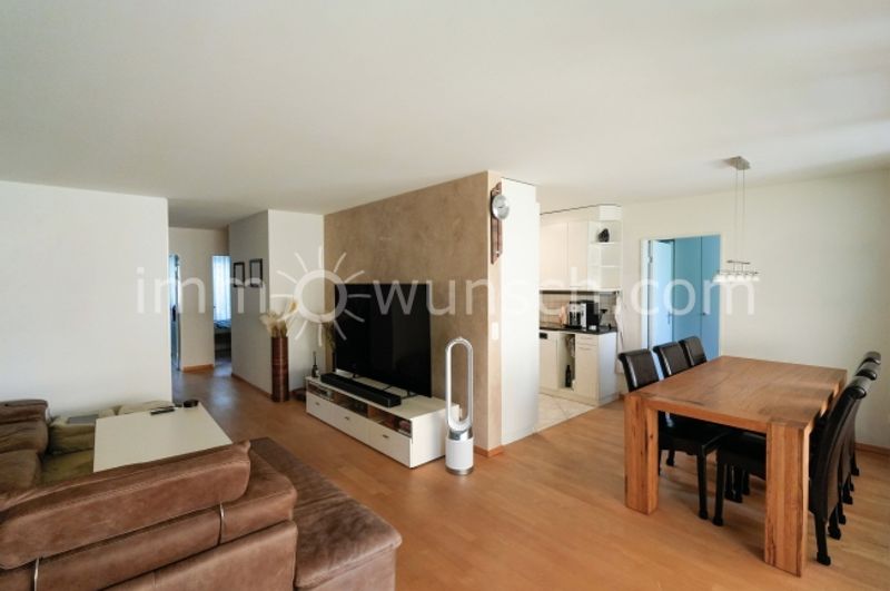 Familienfreundliche und grosszügige 5 ½ Zimmer Eigentumswohnung - 2
