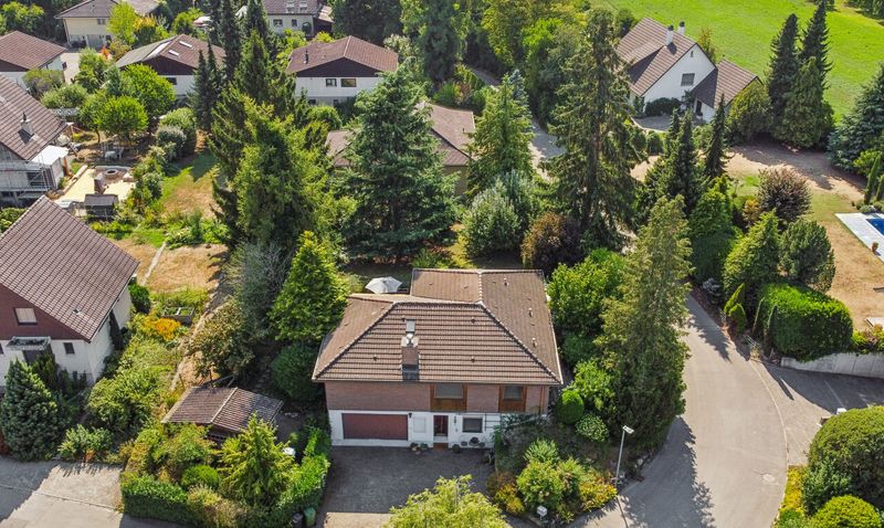 Freistehendes Einfamilienhaus auf 1'127 m² Traumgrundstück - 1