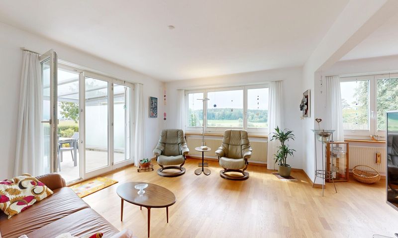 Einfamilienhaus mit grosszügigem Garten und gedecktem Sitzplatz - 2