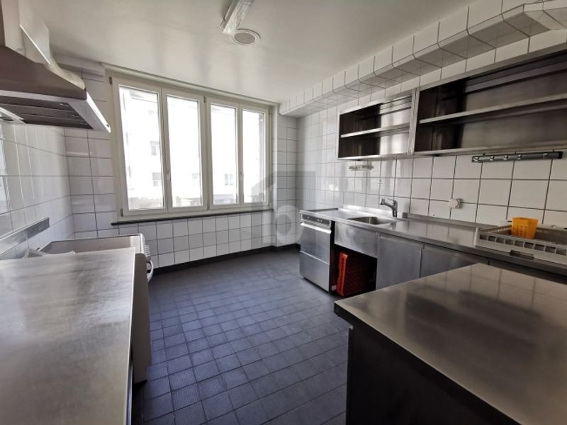 ZENTRALE LAGE, VIELE NUTZUNGSMÖGLICHKEITEN - 3