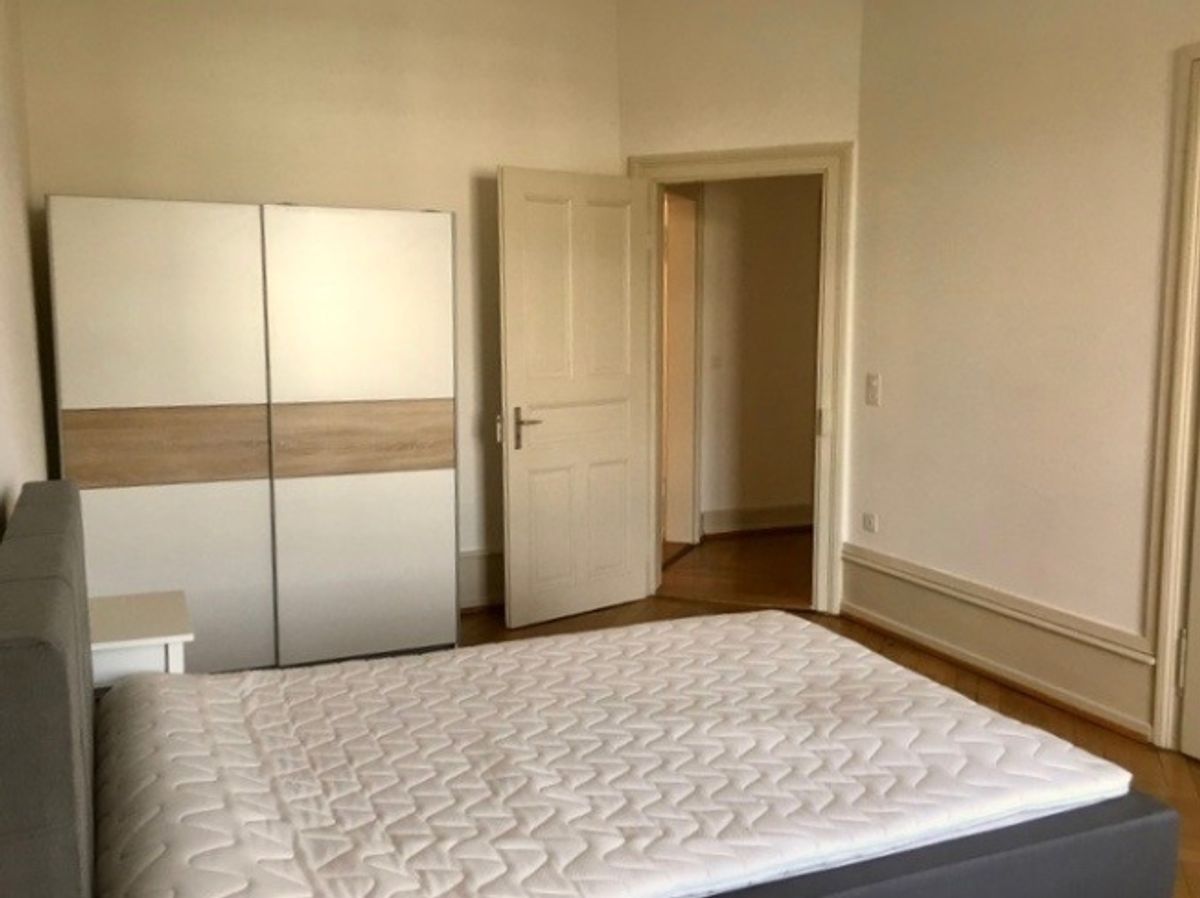 Furnished room in modernised apartment in a top location - 2