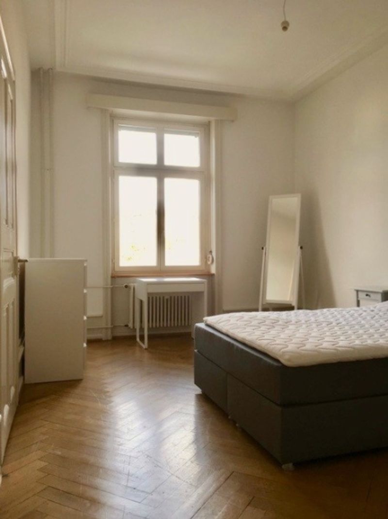 Furnished room in modernised apartment in a top location - 4