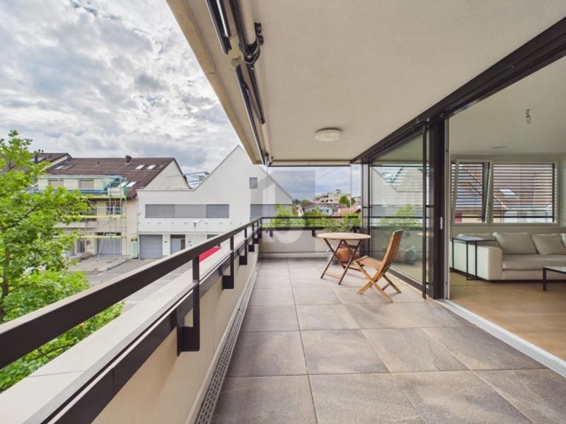GEHOBENES WOHNAMBIENTE MIT GROSSER LOGGIA - 1